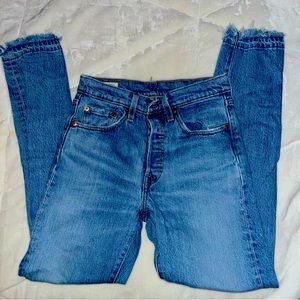 Levi Straight leg skinny jeans